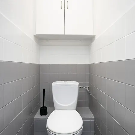 Rooms4less Πανσιόν